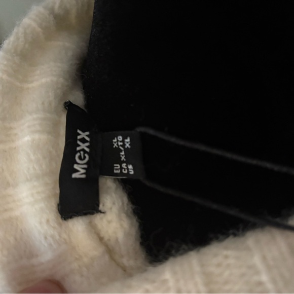 Cozy White and Black Patterned Sweater - Picture 3 of 4